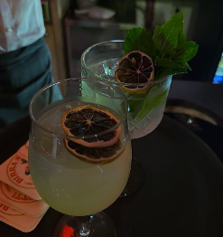 Paletti 7 Two cocktails at Paletti
