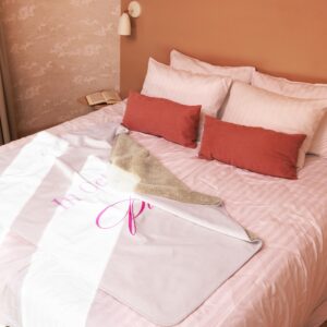 Sherpa blanket "In October we wear pink"