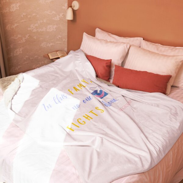 Sherpa blanket "In this family..." - Image 3